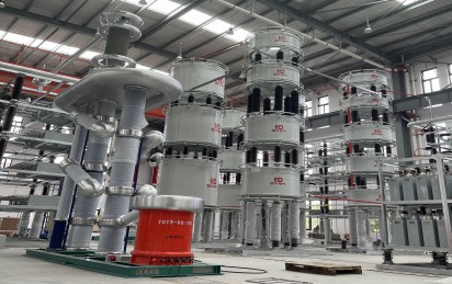 運(yùn)行于中國(guó)西部科技創(chuàng)新港電氣設(shè)備國(guó)家重點(diǎn)試驗(yàn)室多級(jí)串聯(lián)電抗器--待修地面